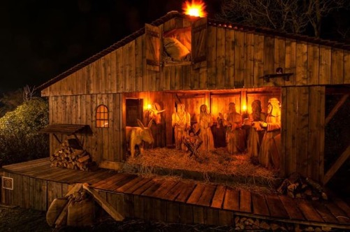 Lebensgroße Weihnachtskrippe